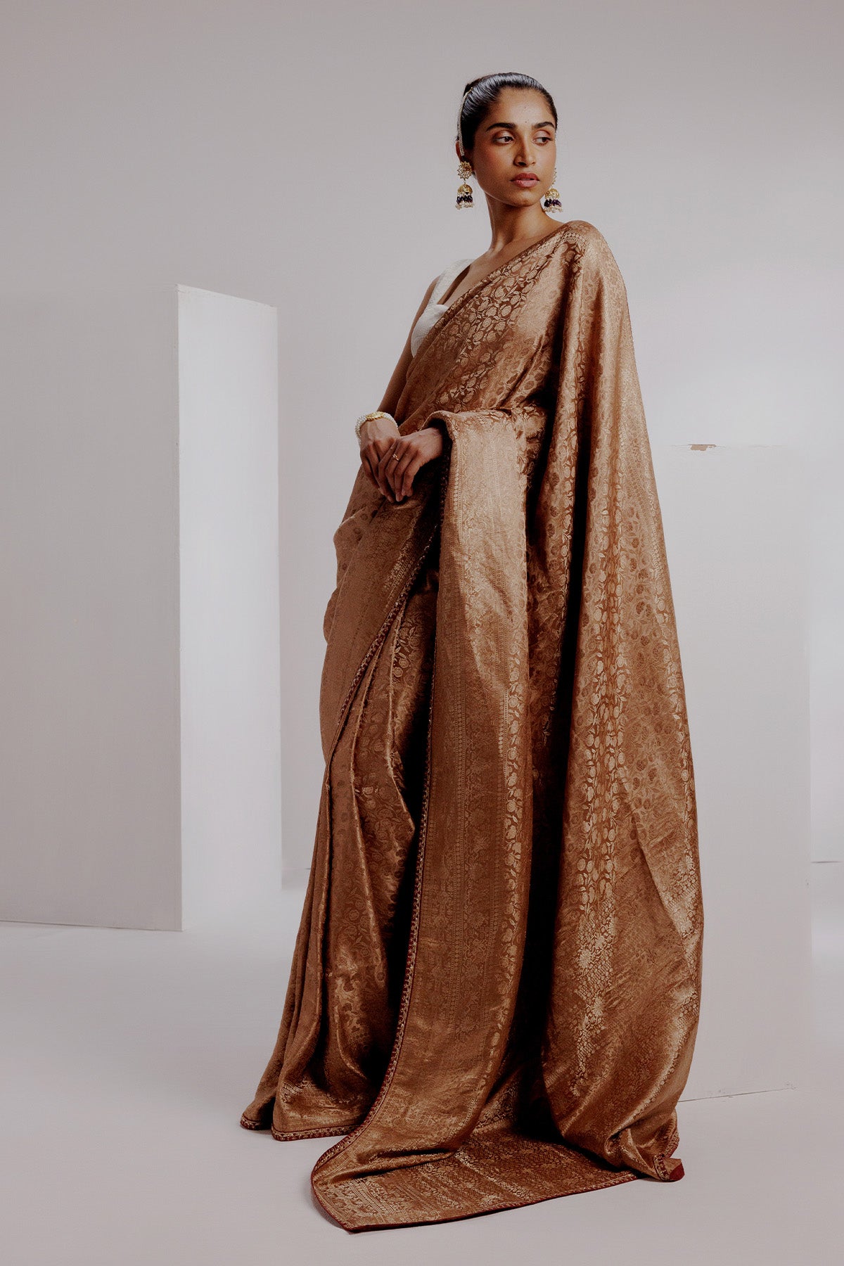 Ahilia Saree