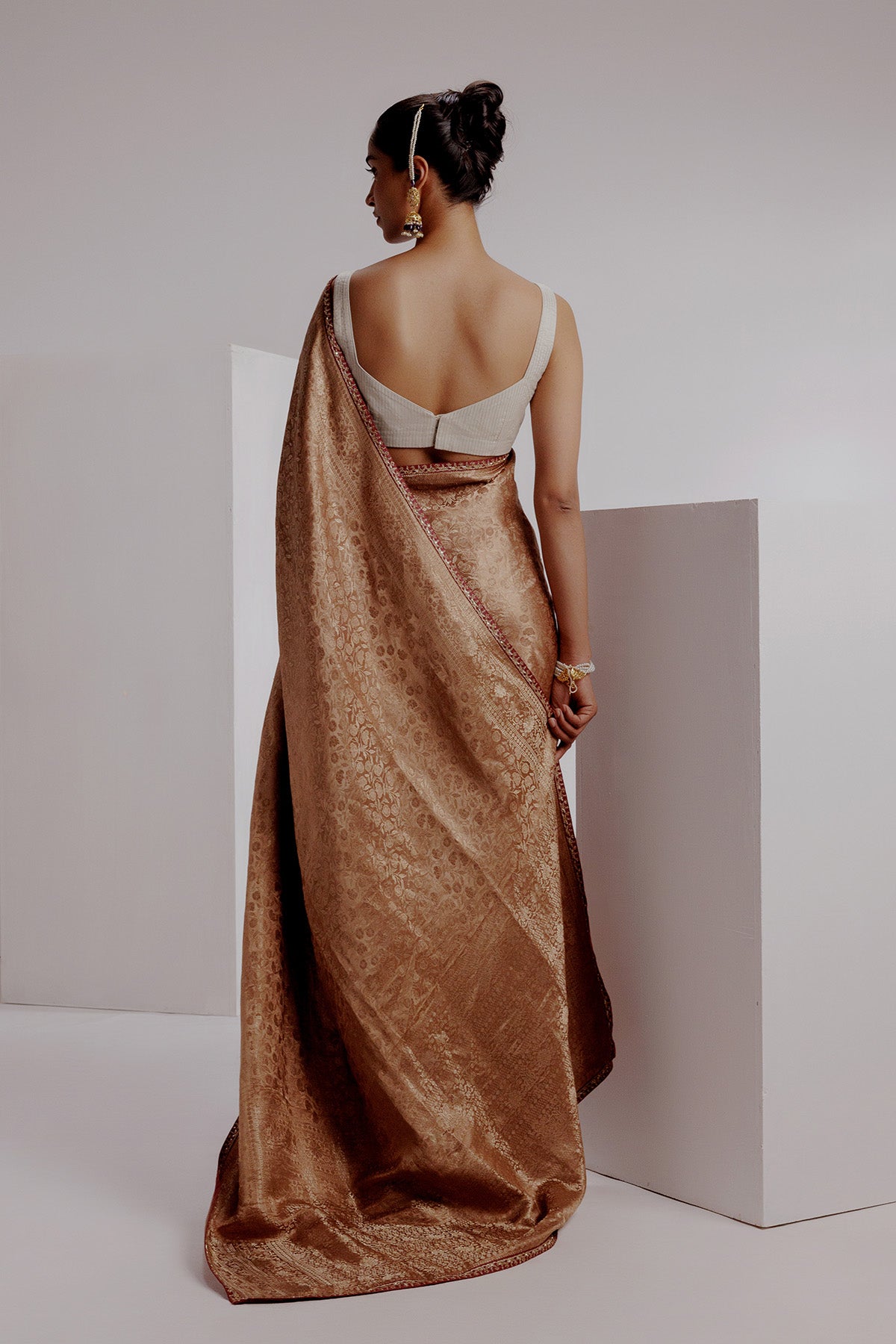 Ahilia Saree